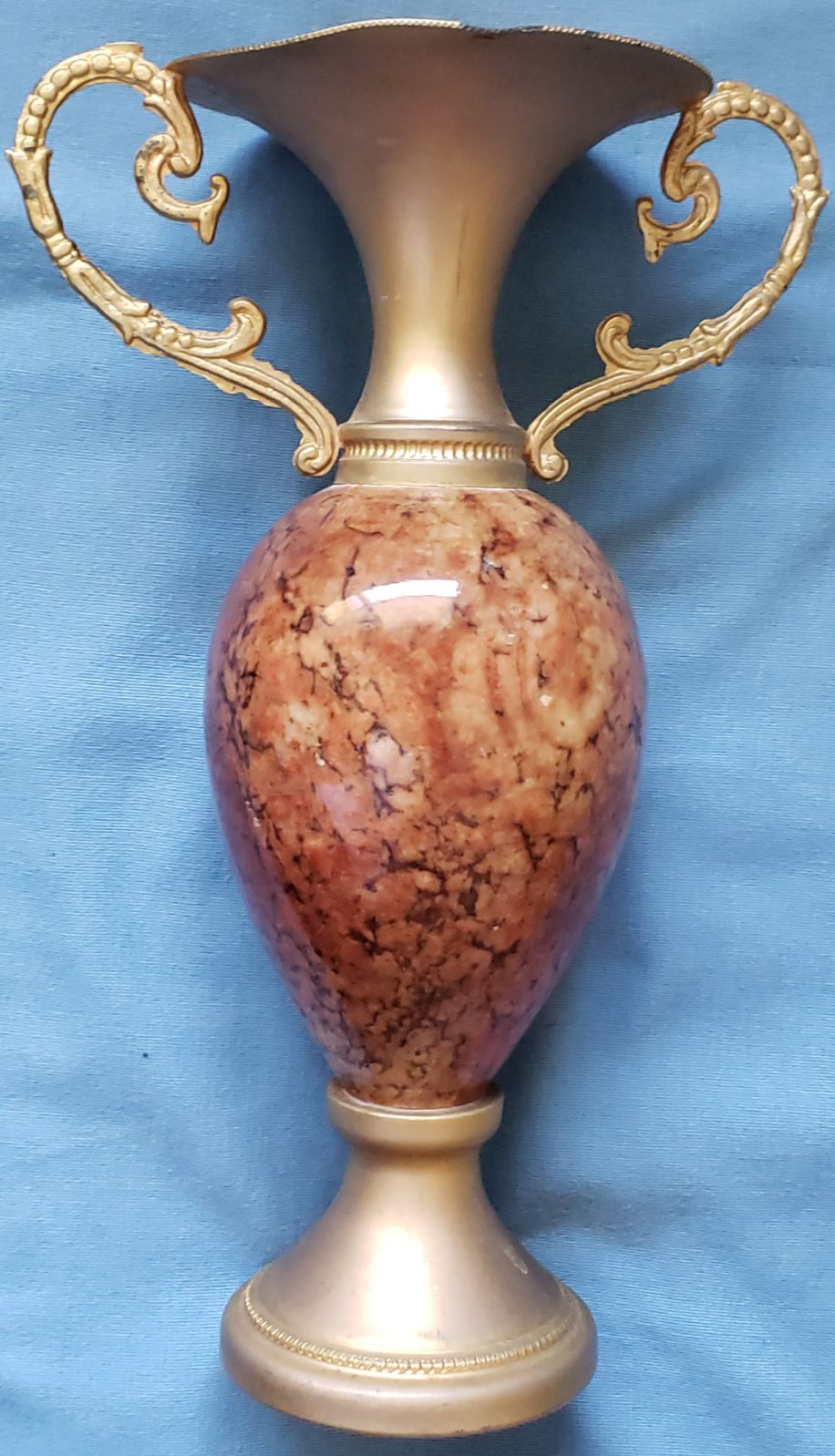 Marble trophy flower vase - detail