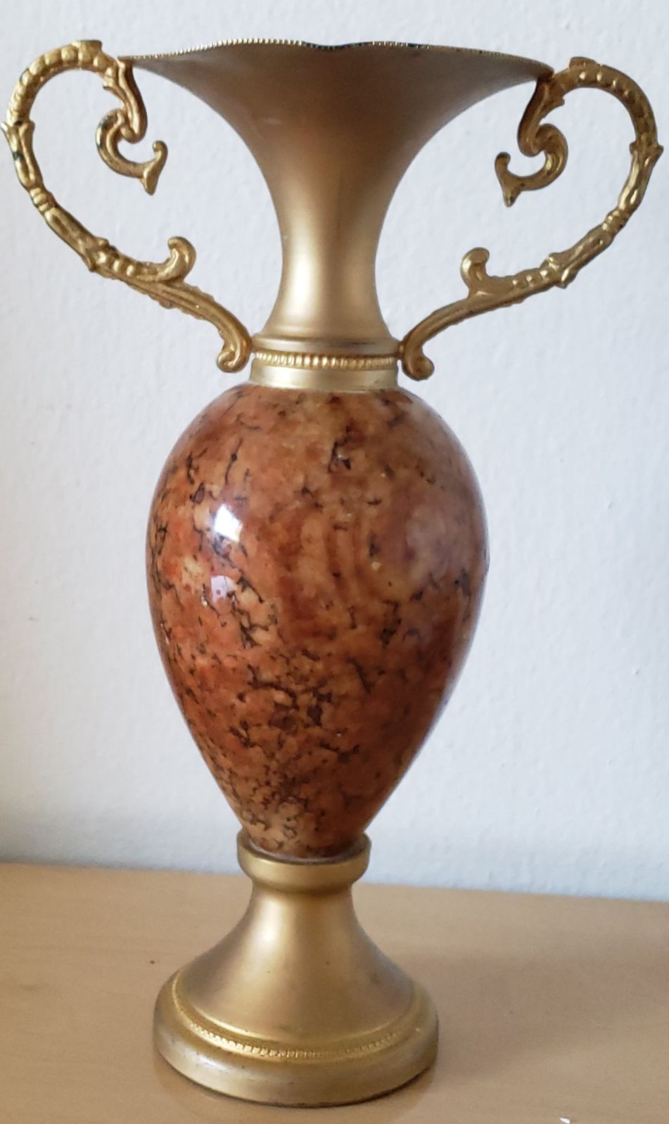 Marble trophy flower vase - detail