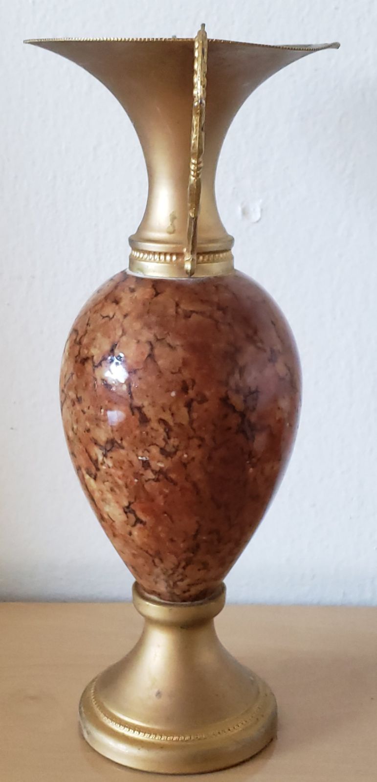 Marble trophy flower vase - detail