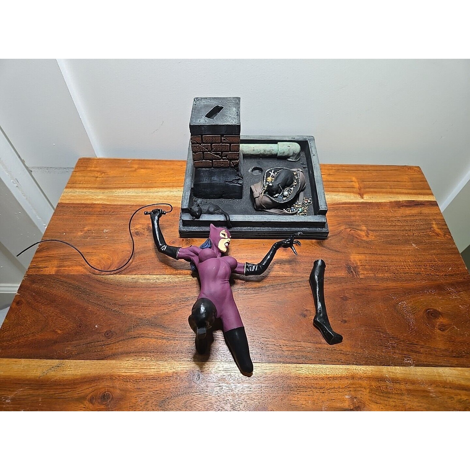 DC Catwoman Statue / Diorama Gotham City's Greatest Thief by Paquet 988/3700
