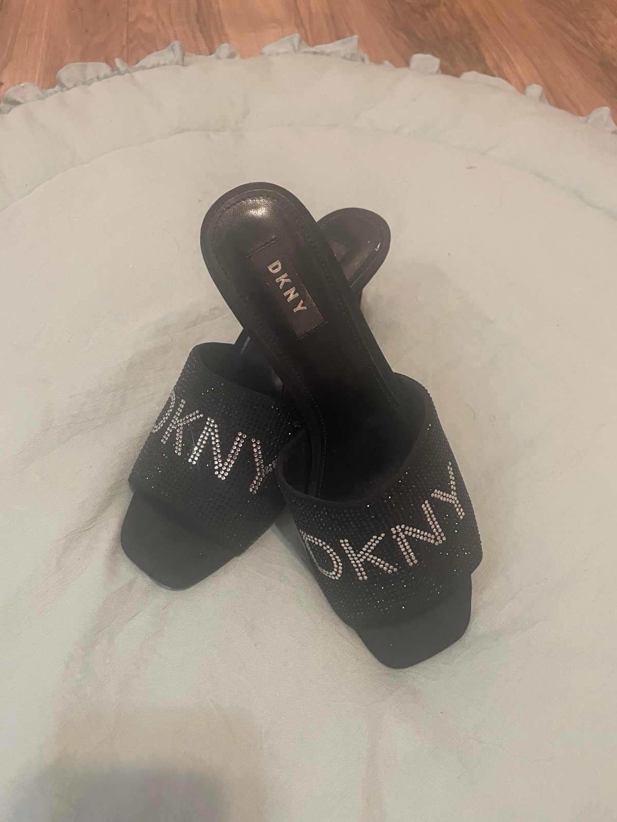 DKNY SPARKLE MULES