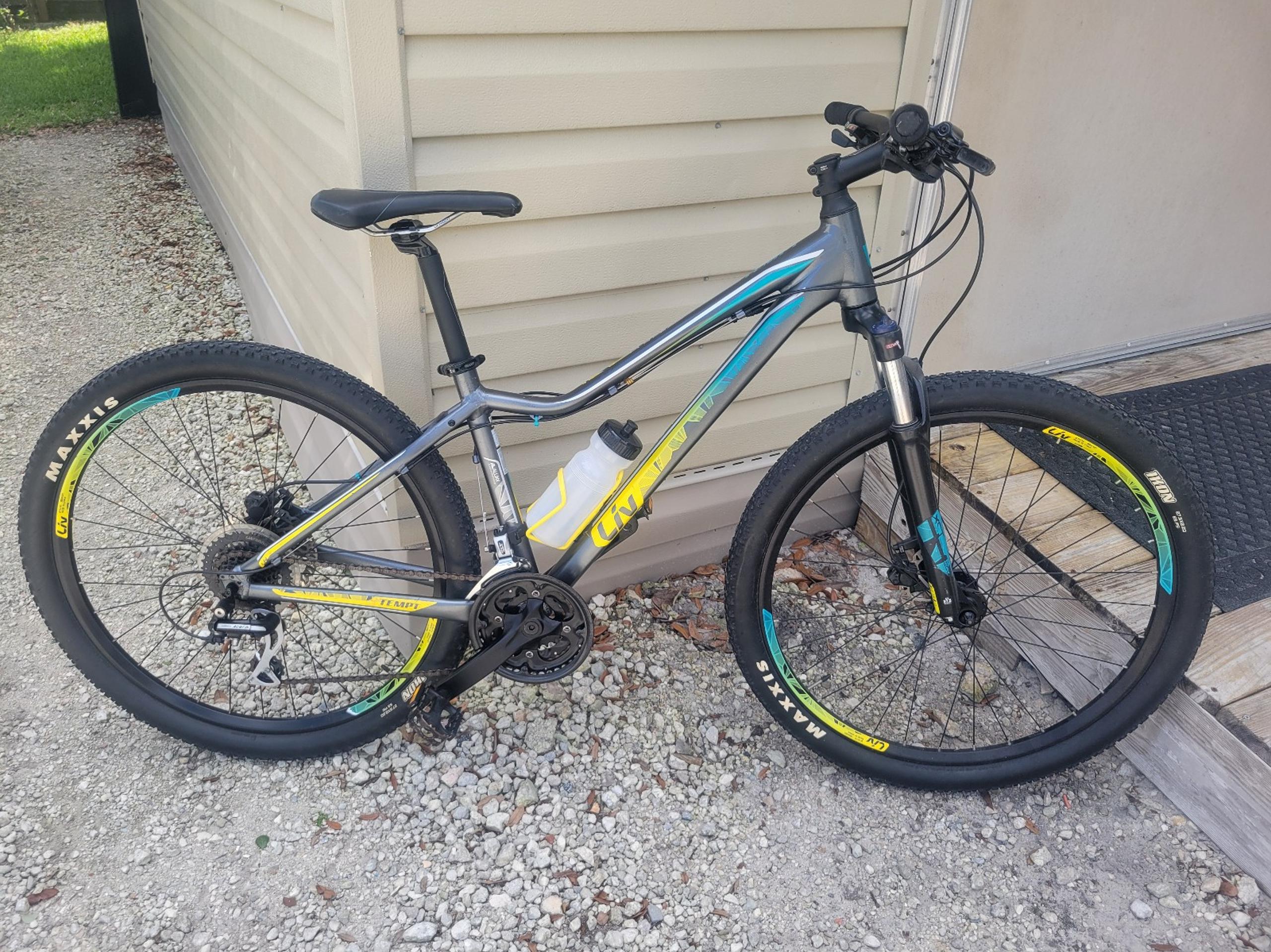 Giant Tempt LIV4 Mountain Bike