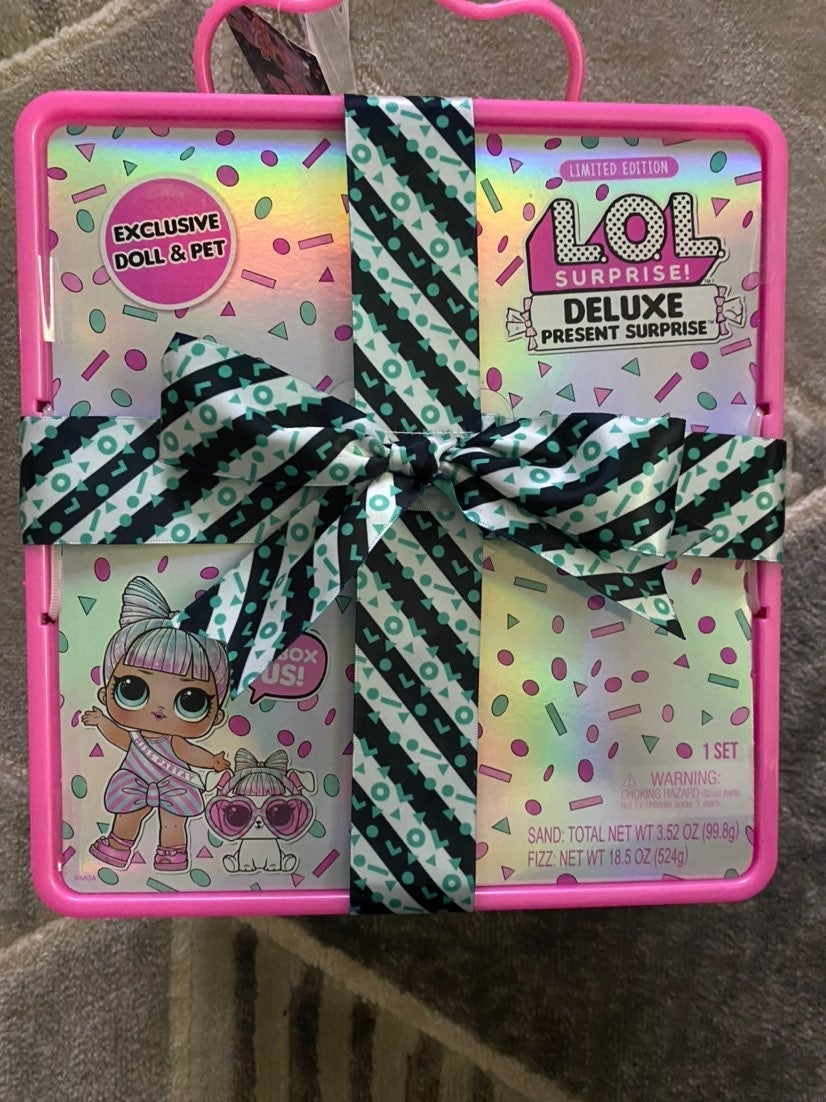 Lol surprise DELUXE PRESENT SURPRISE