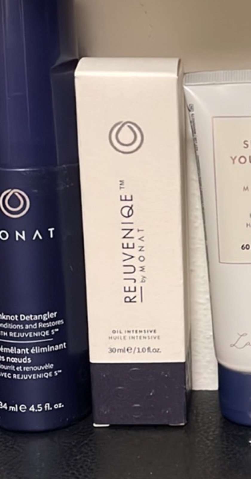 Monat rejuvinique oil