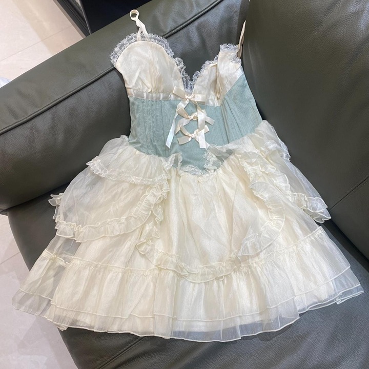 Super cute Lolita dress with bow, fishbone accessories, multi-layer cake skirt
