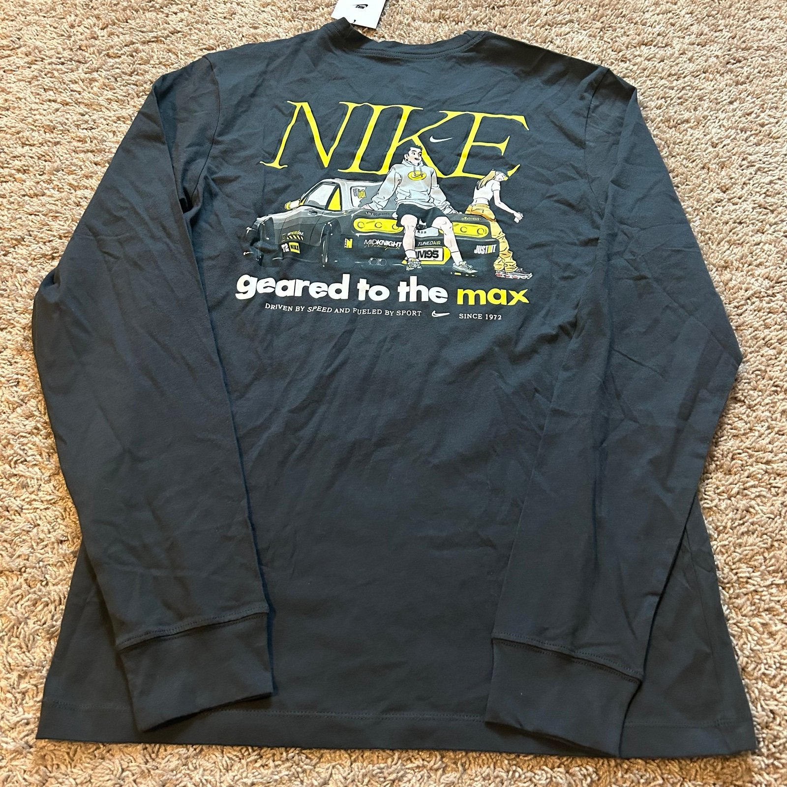 Men’s Nike Sportswear Geared to the Max Graphic Long Sleeve T-Shirt