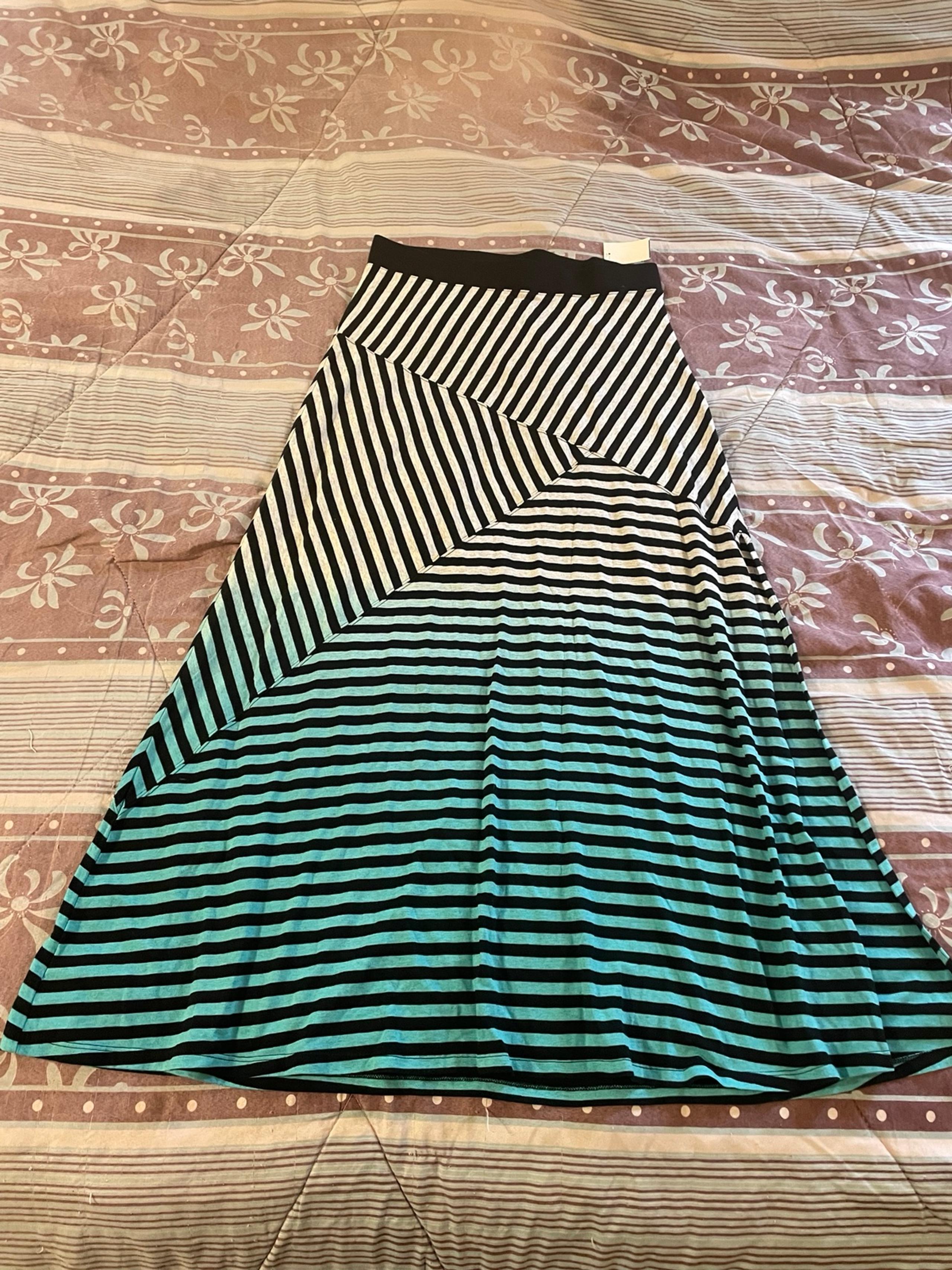 New Women’s Calvin Klein Maxi Skirt size small