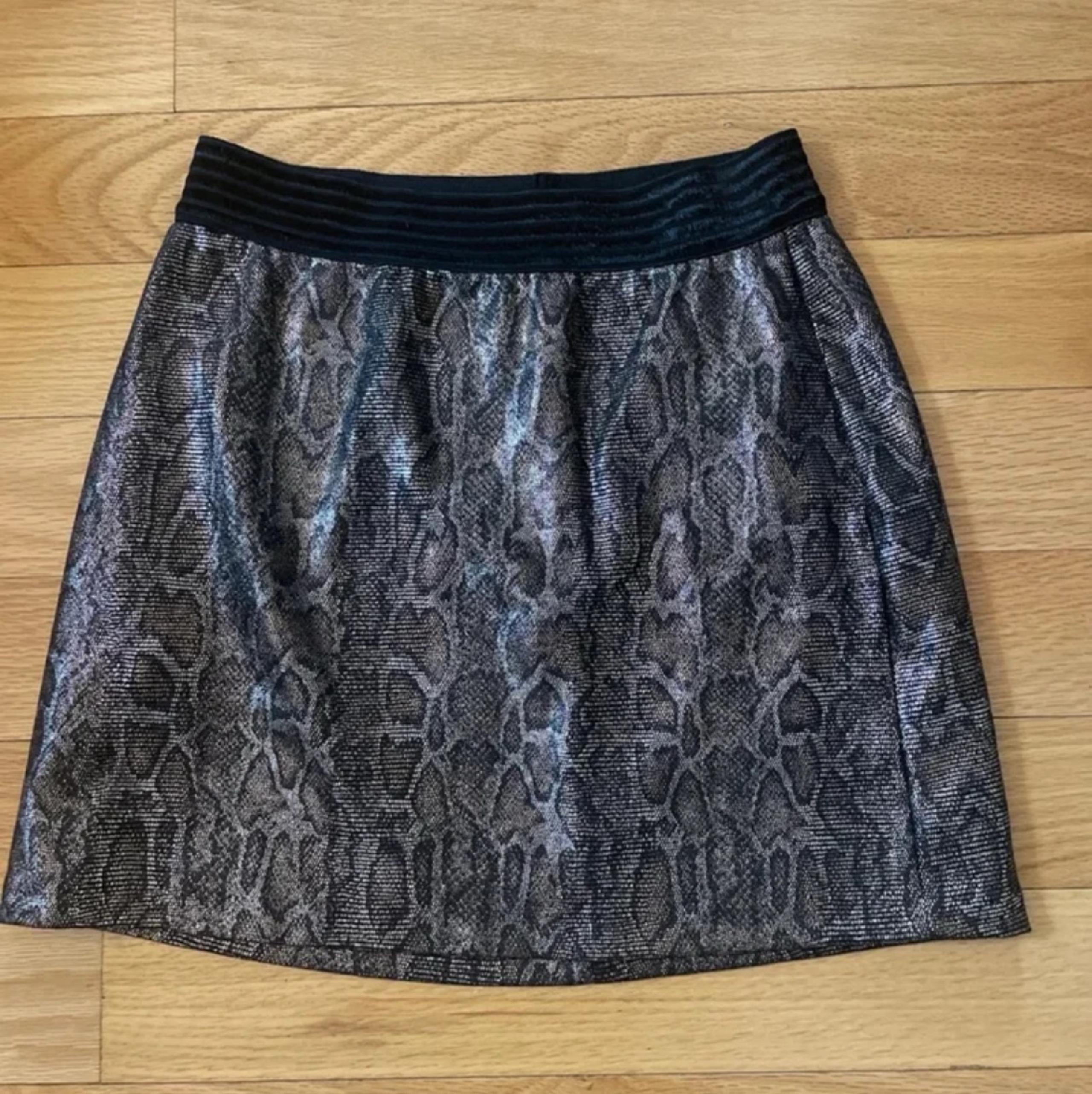 MNG by Mango pull on mini skirt woman’s small