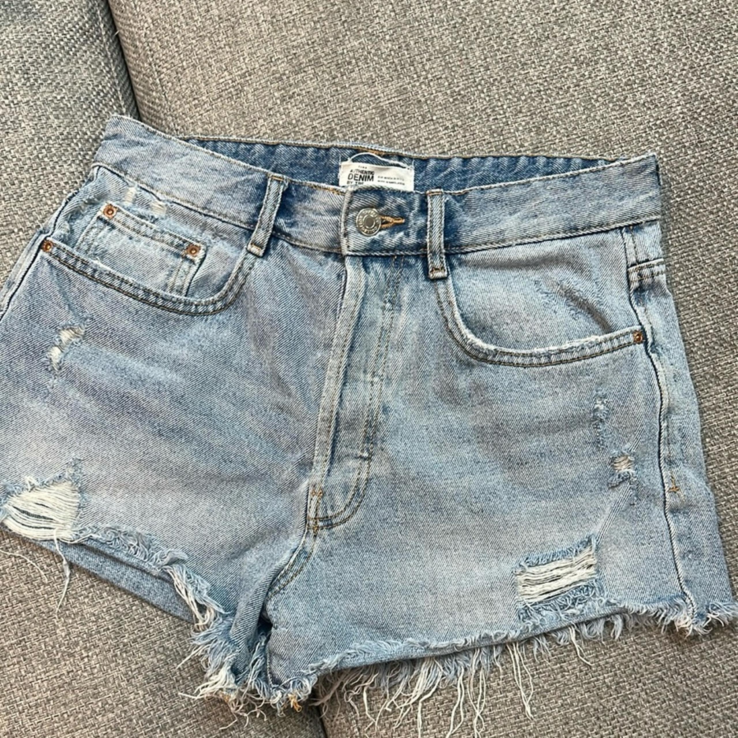 Zara Distressed denim cutoff shorts