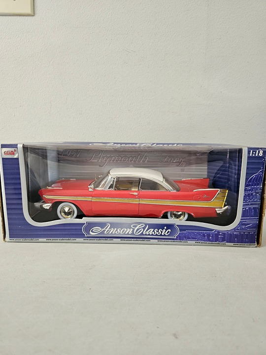 ANSON CLASSIC RED WHITE 1:18 1957 PLYMOUTH FURY AMERICAN ULTRA RARE EDITION