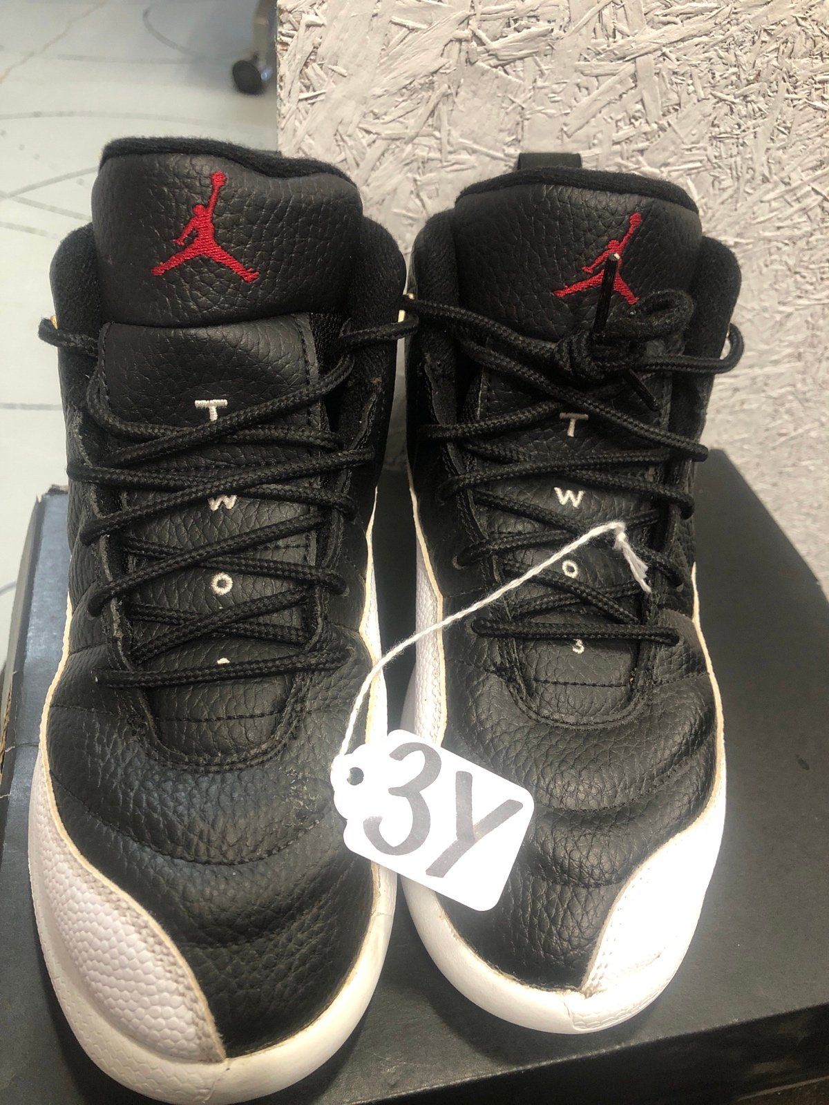 Nike Air Jordan 12 Retro color black and white for girls and boys size 3Y
