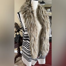 BB DAKOTA Ivory Striped Faux Fur Sweater Vest size medium