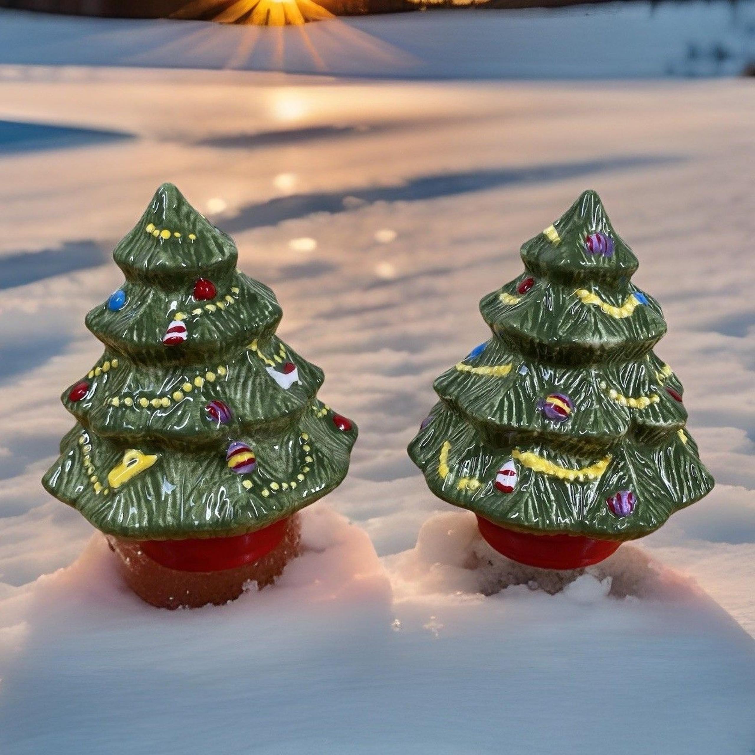 Pfaltzgraff Christmas heritage 012-217-00 Tree Salt & Pepper Set Vintage