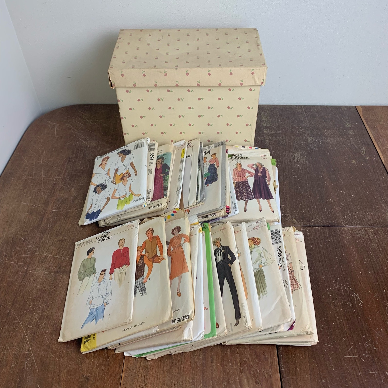 BUNDLE LOT 32 Vintage 60s 70s 80s 90s Mens Womens Sewing Patterns & Storage box