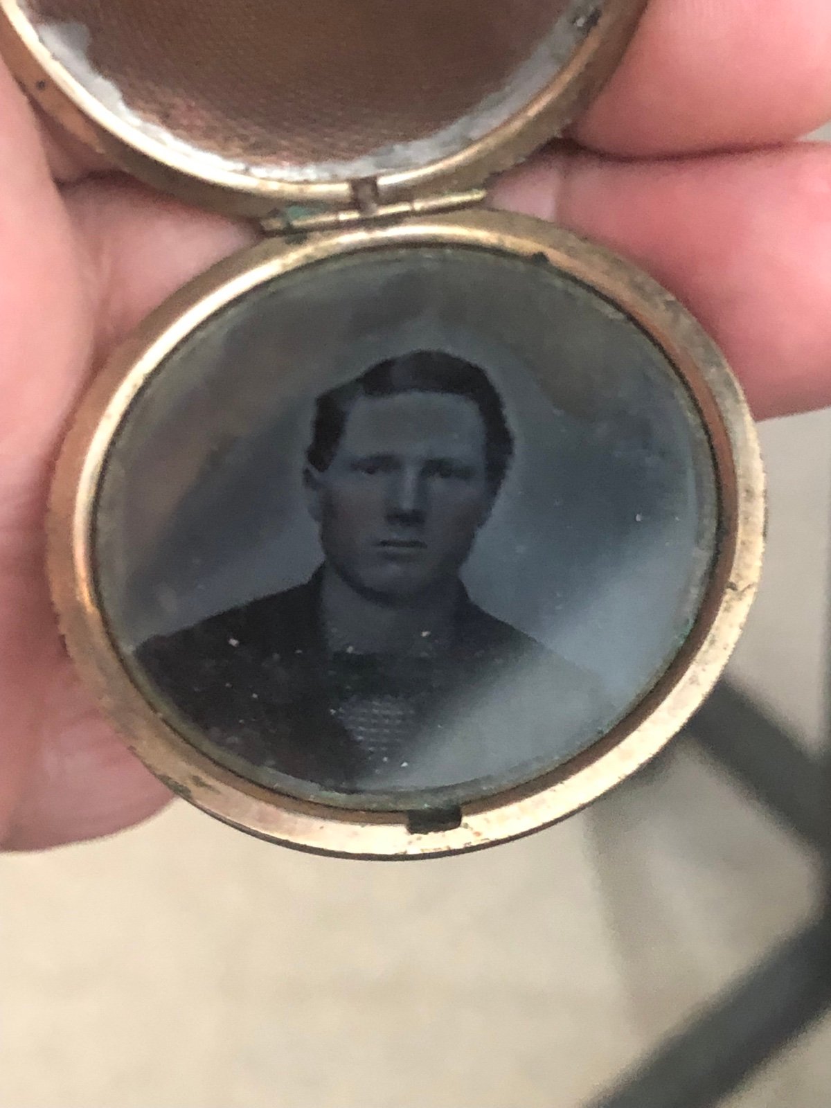 Vintage Gold locket with very old picture plate