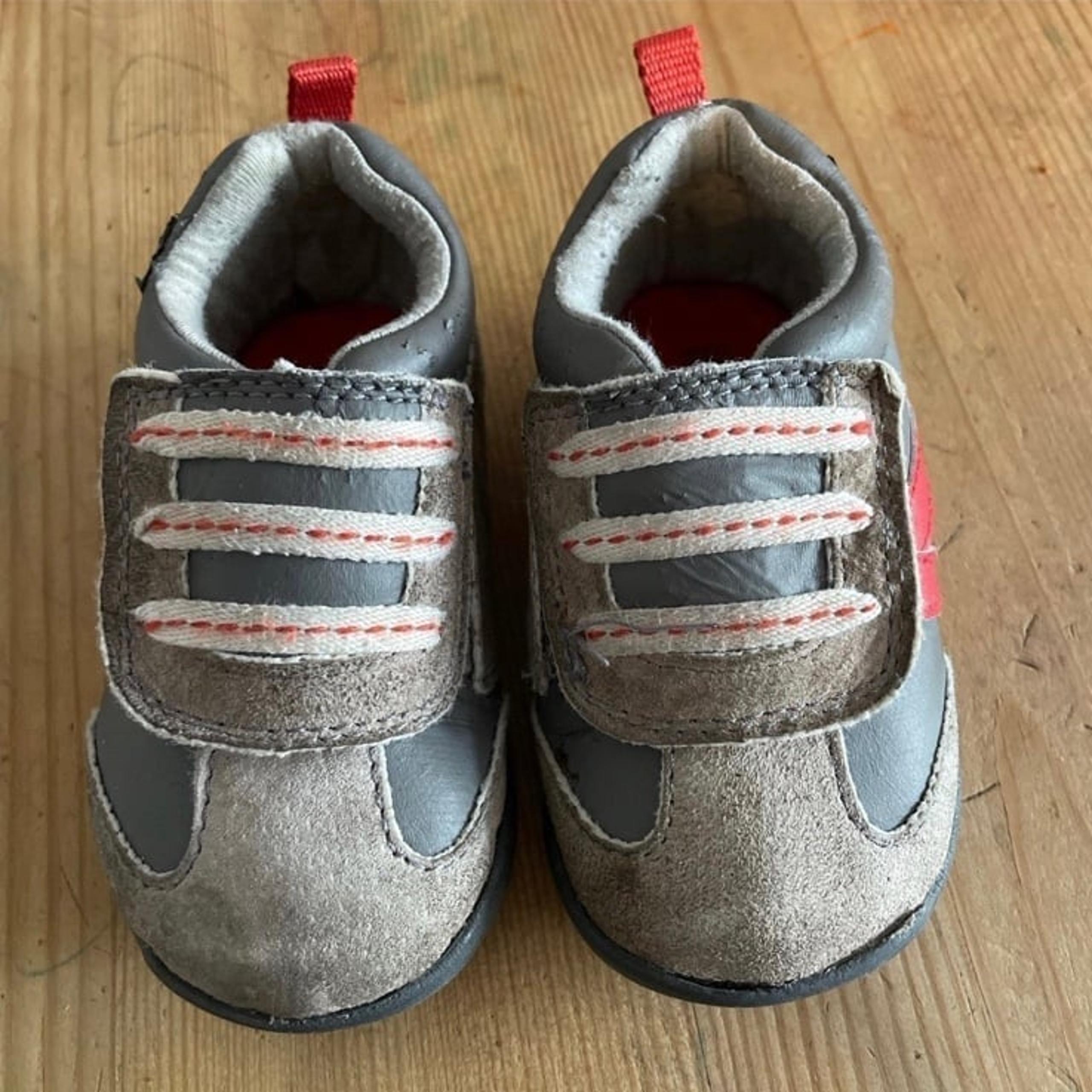Carter’s baby shoes