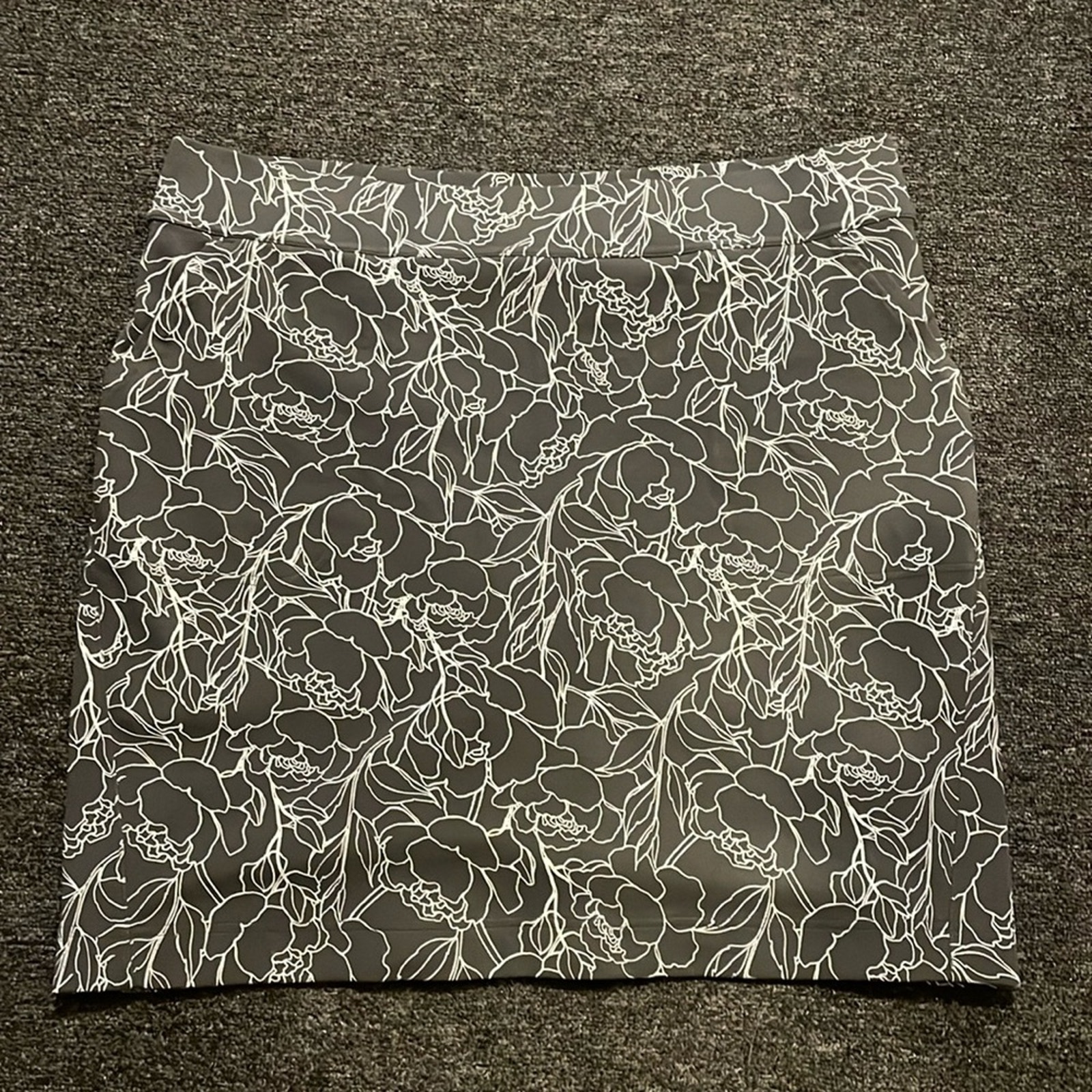 Duluth Trading Co. Brand NoGa Women's Skort Gray White Floral Golf/Tennis Skirt