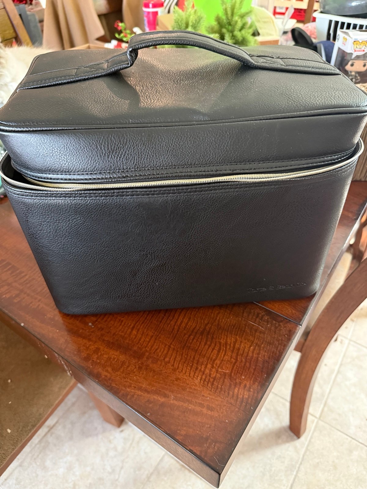 Tarte & Bean train case with ear holder insert