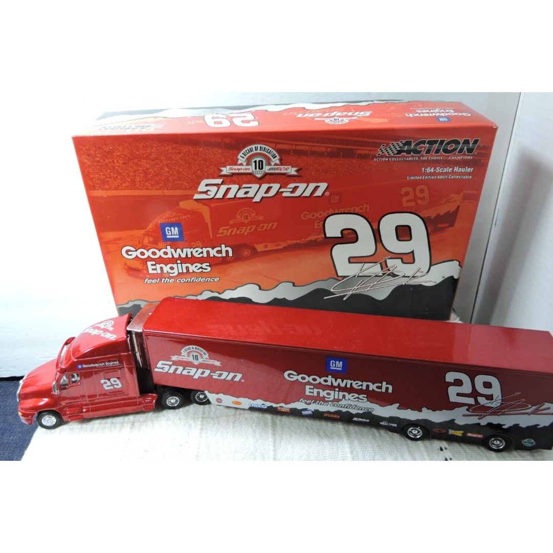 Action Kevin Harvick. Snap on Goodwrench #29 Car hauler diecast 1:64 scale 2003