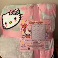 Hello Kitty Valentine Xoxo Full/Queen blanket