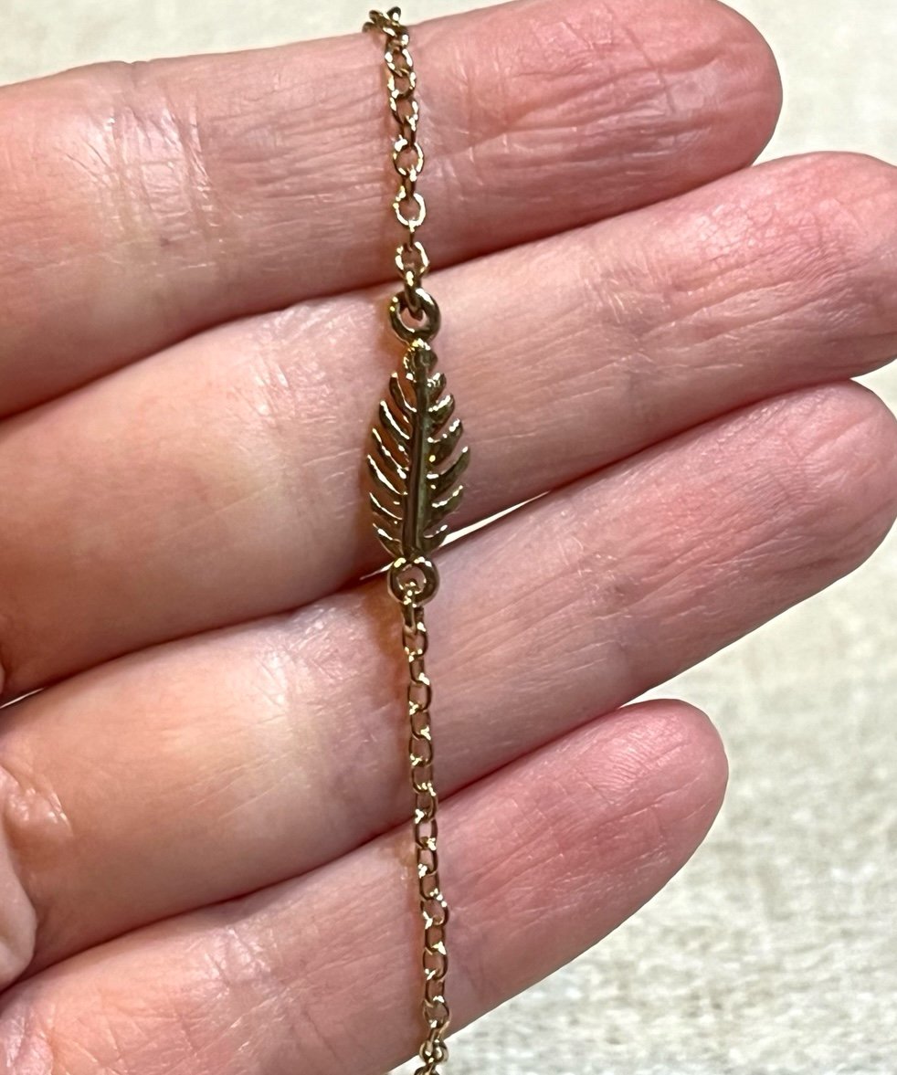 Dainty Gold Leaf Bracelet