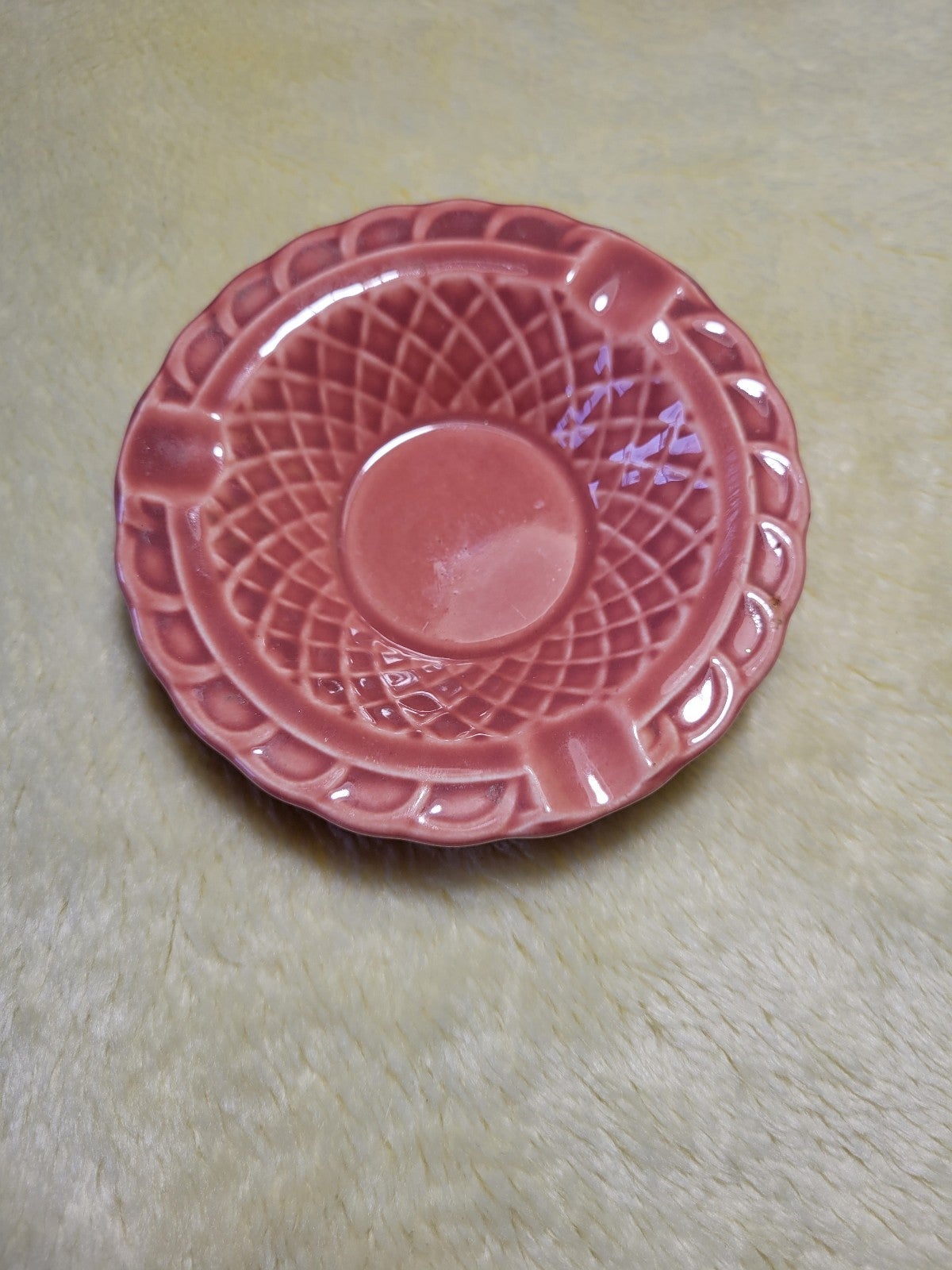 [A111322-4] Vtg Harlequin Basketweave Ashtray in Original Rose Glaze C.1942-1959