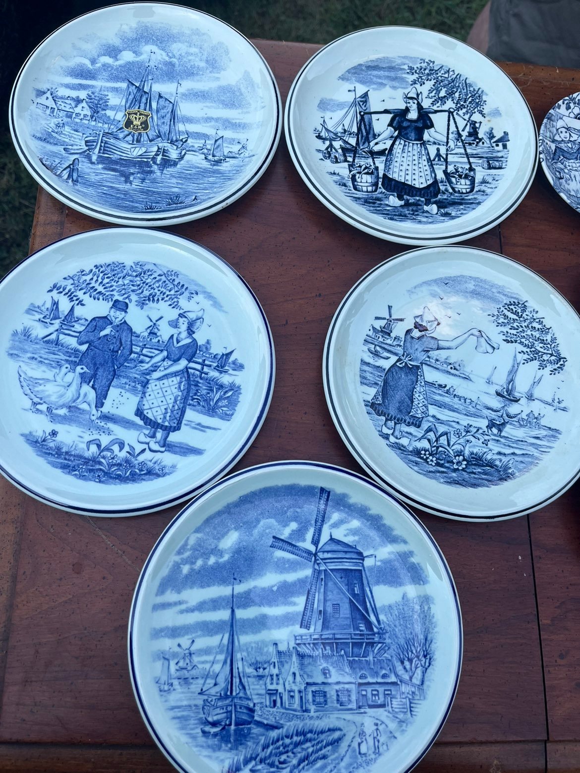 5 bigger plate set Belgium blue and white