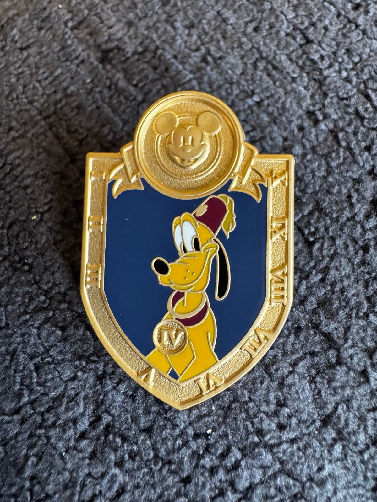 Disney Pin 10/10/10 Pin Trading Society - Master Blind Box Pin Pluto Gold