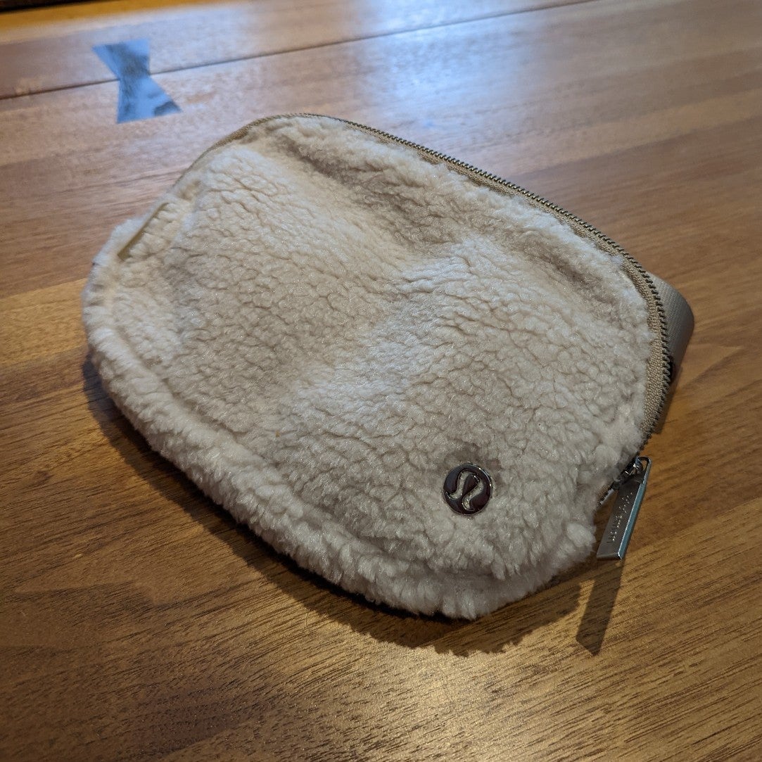 Lululemon Everywhere Fleece belt Bag ivory NWT