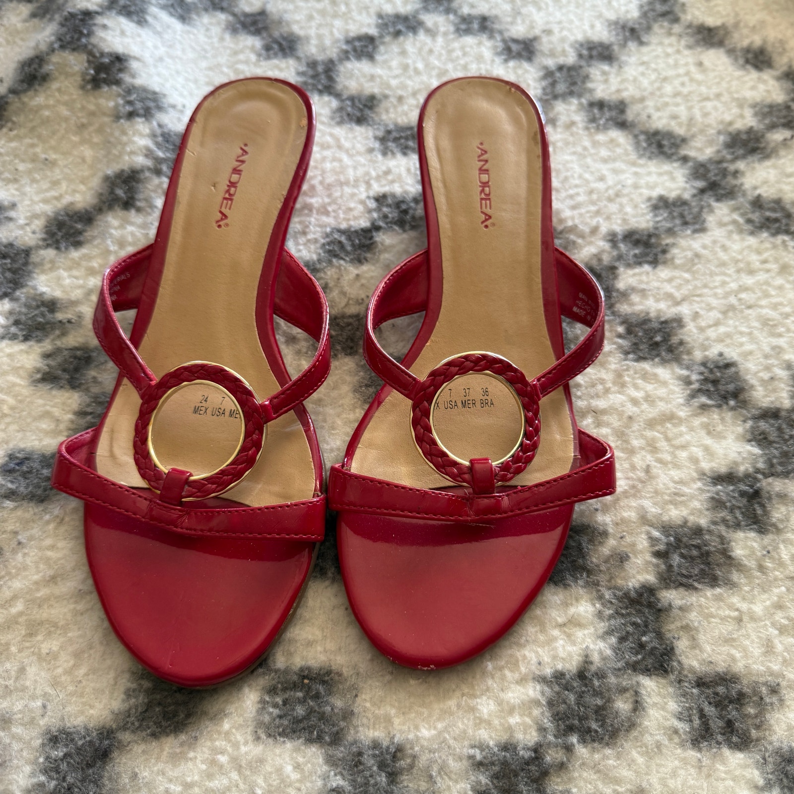 Andrea Red Patent Kitten Heel Sandals Women’s 7 Gold Ring Y2K Style Slip-On