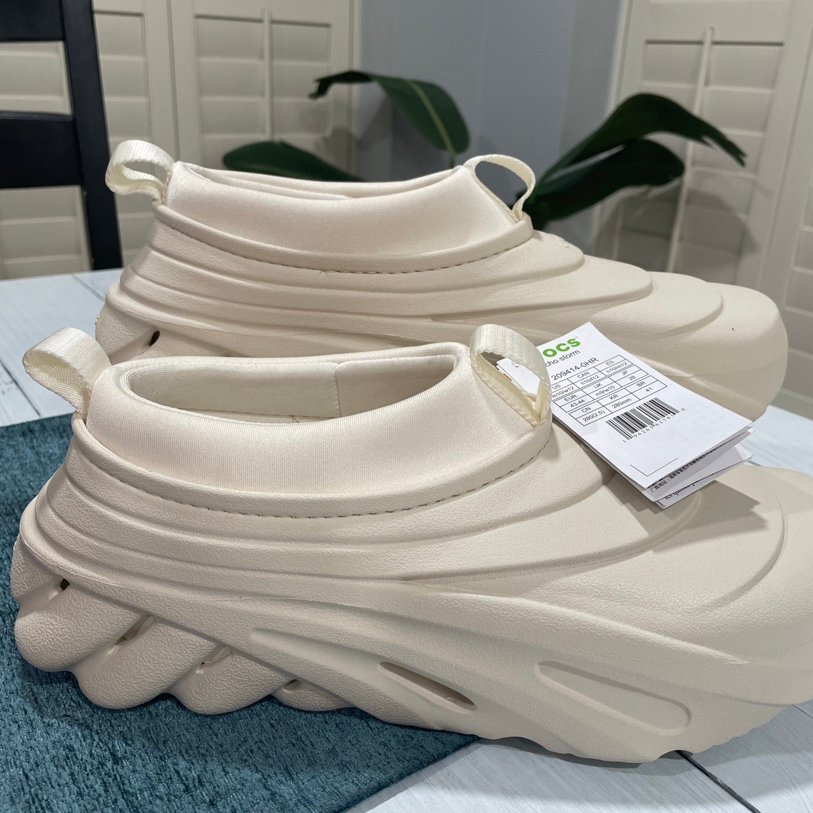 Crocs Echo Storm Tundra Unisex size Men 10/Women 12 Beige Neutral Off White