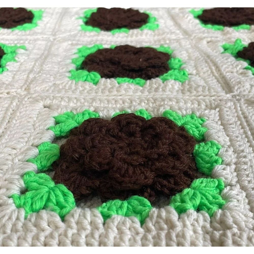 VTG 1970s Crochet 3D Rose Afghan Blanket Granny Square Tan Large 100x90 Queen