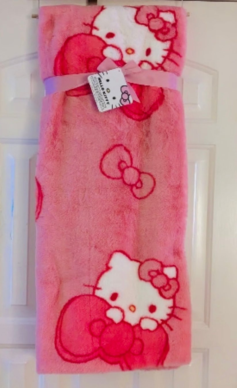 Hello Kitty Bow Throw