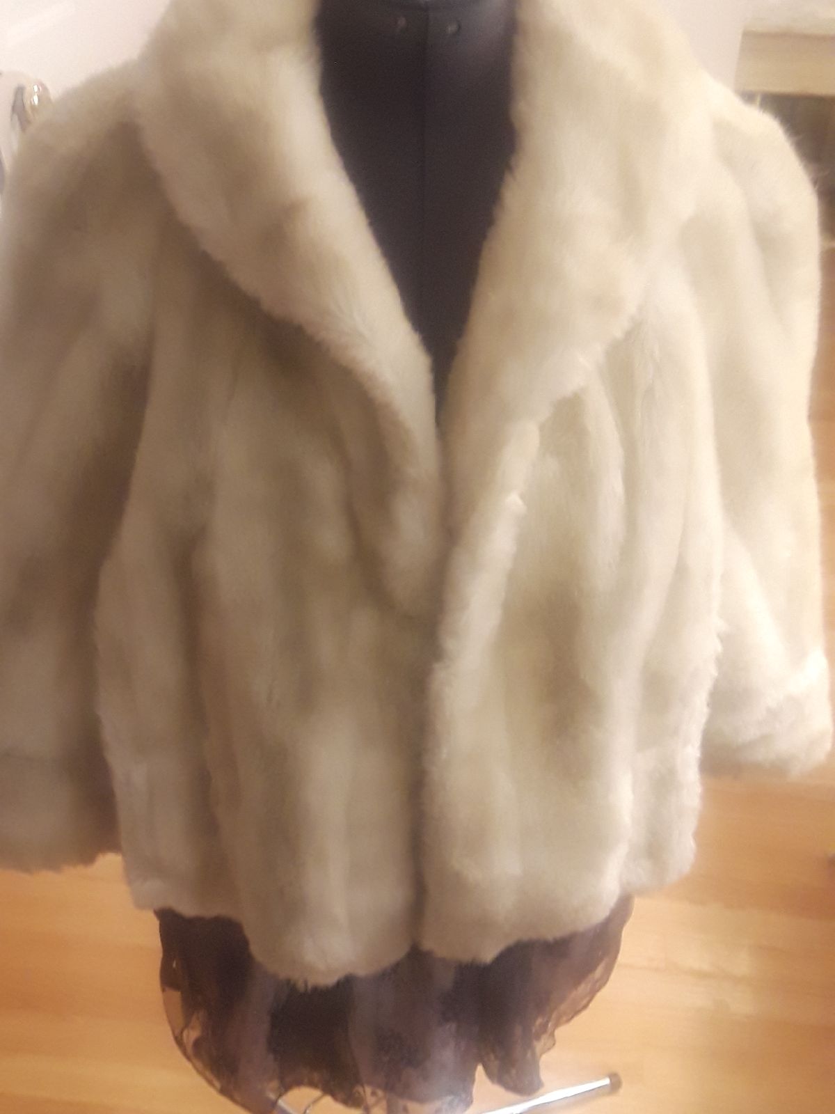 VINTAGE FAUX FUR CAPE