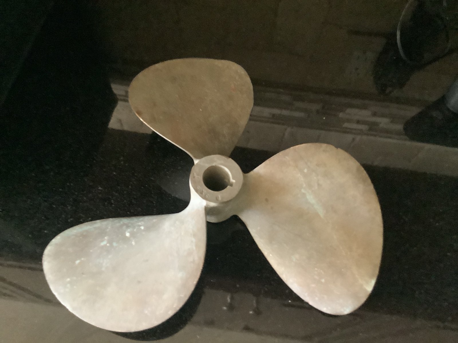 MICHIGAN BRONZE PROPELLER BOAT 13 14 , 3 64 3 RH15 Please See Photos Some Damag