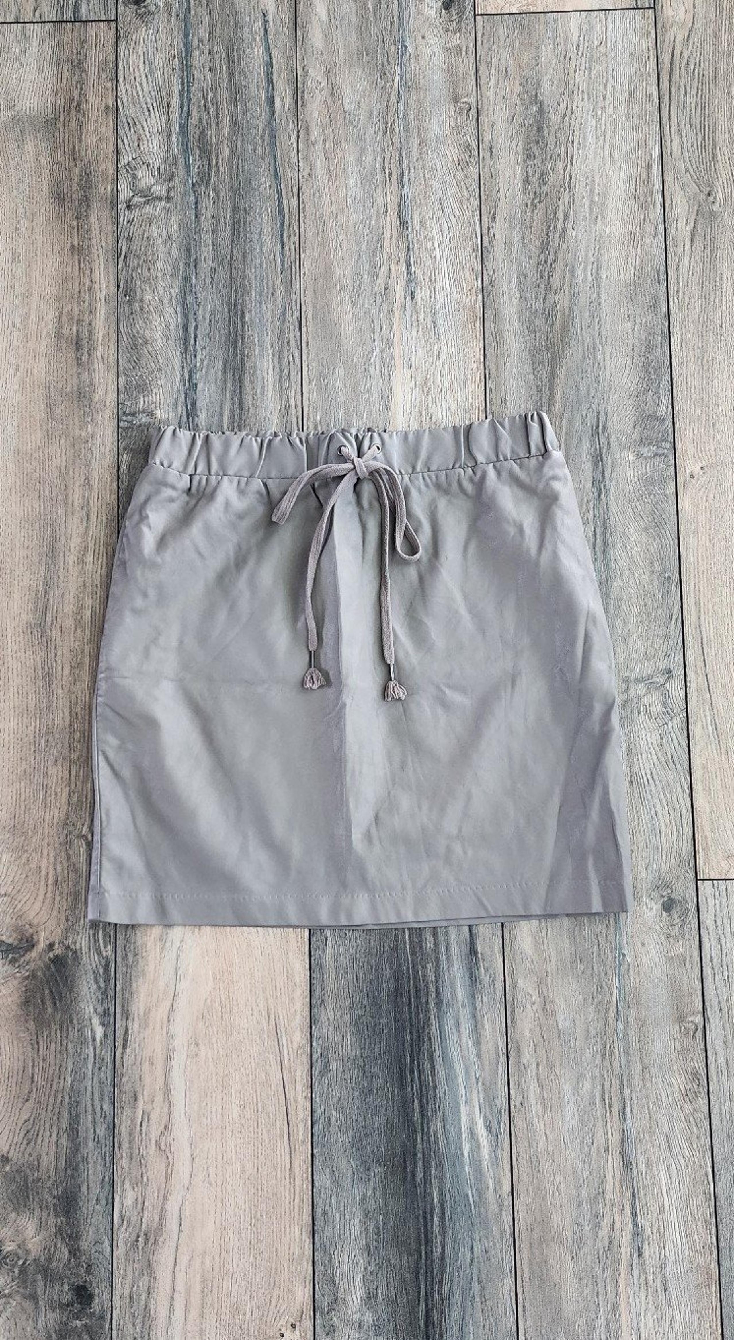 Forever 21 grey faux leather drawstring skirt size M
