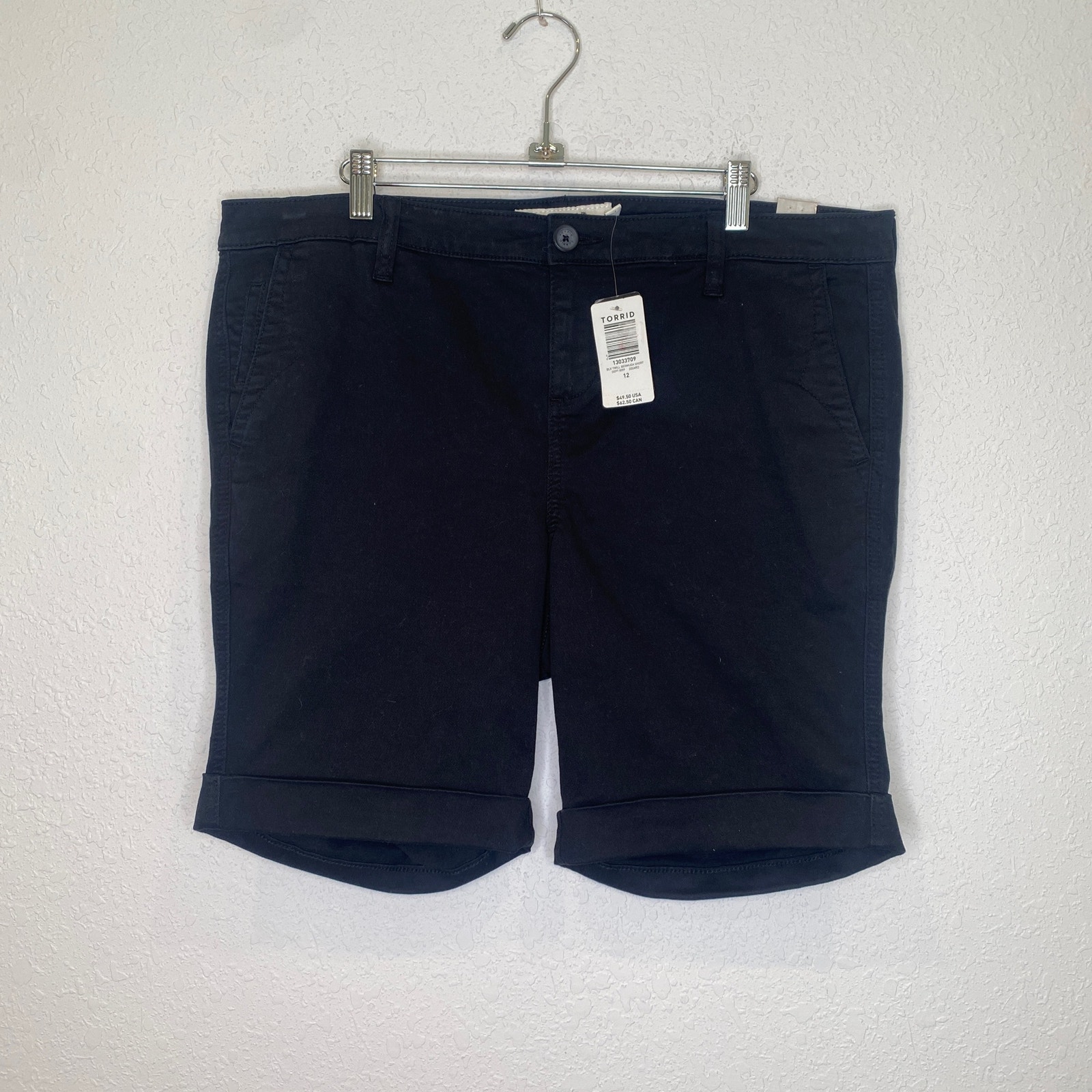 Torrid Women’s Black Twill Chino Cuffed Bermuda Shorts NWT Sz 12 Stretch
