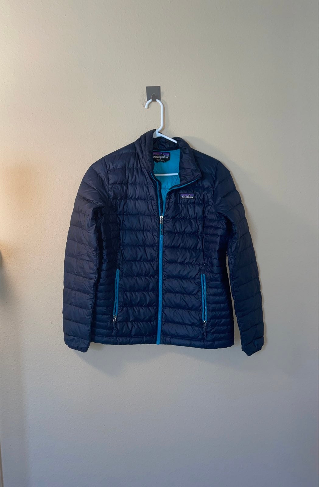Patagonia down sweater jacket navy blue small