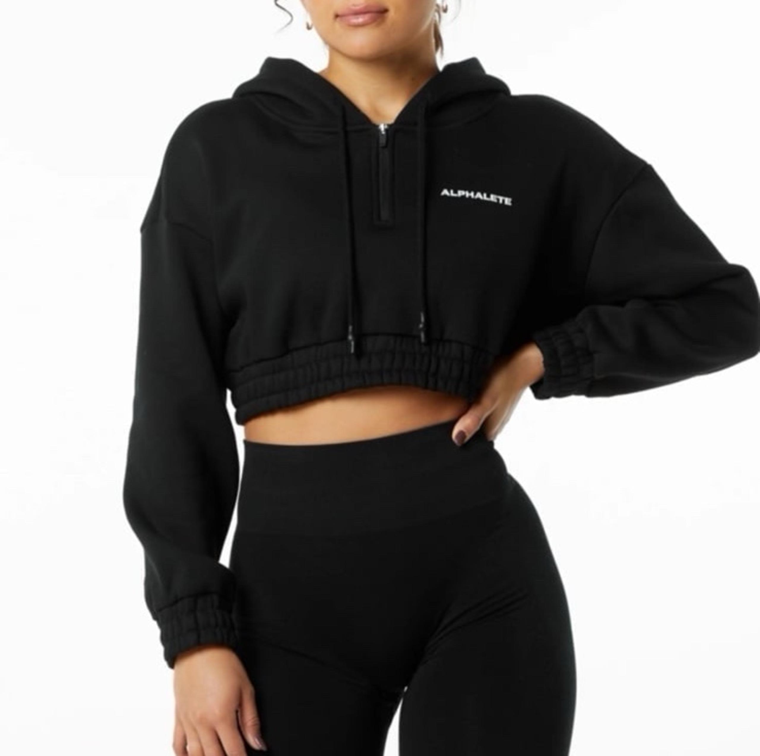 Alphalete classic capitol Women's Half-Zip Cropped Hoodie