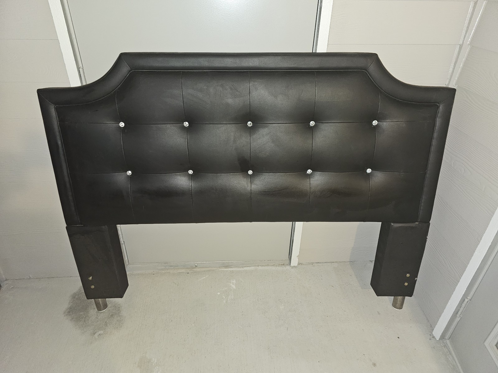 ☆!!! New Leather !!!☆ Baxton Studio Charlotte Headboard