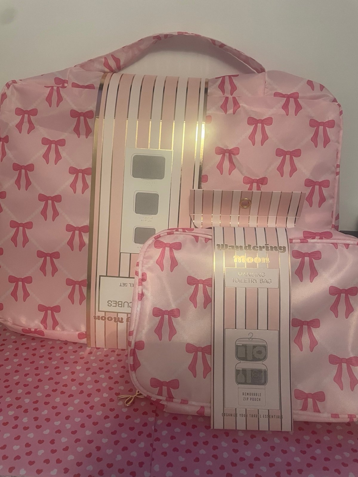 Bow packing cubes and toiletry bag