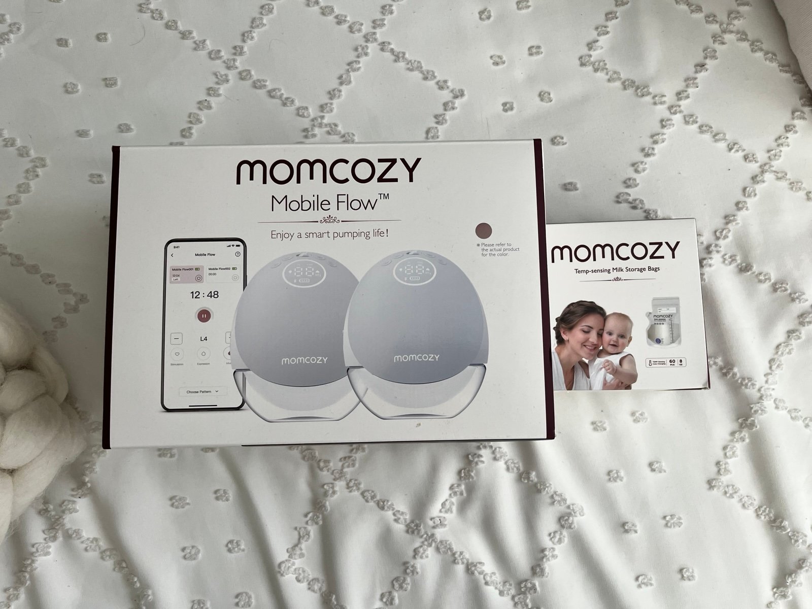 Momcozy M9 with storage bags