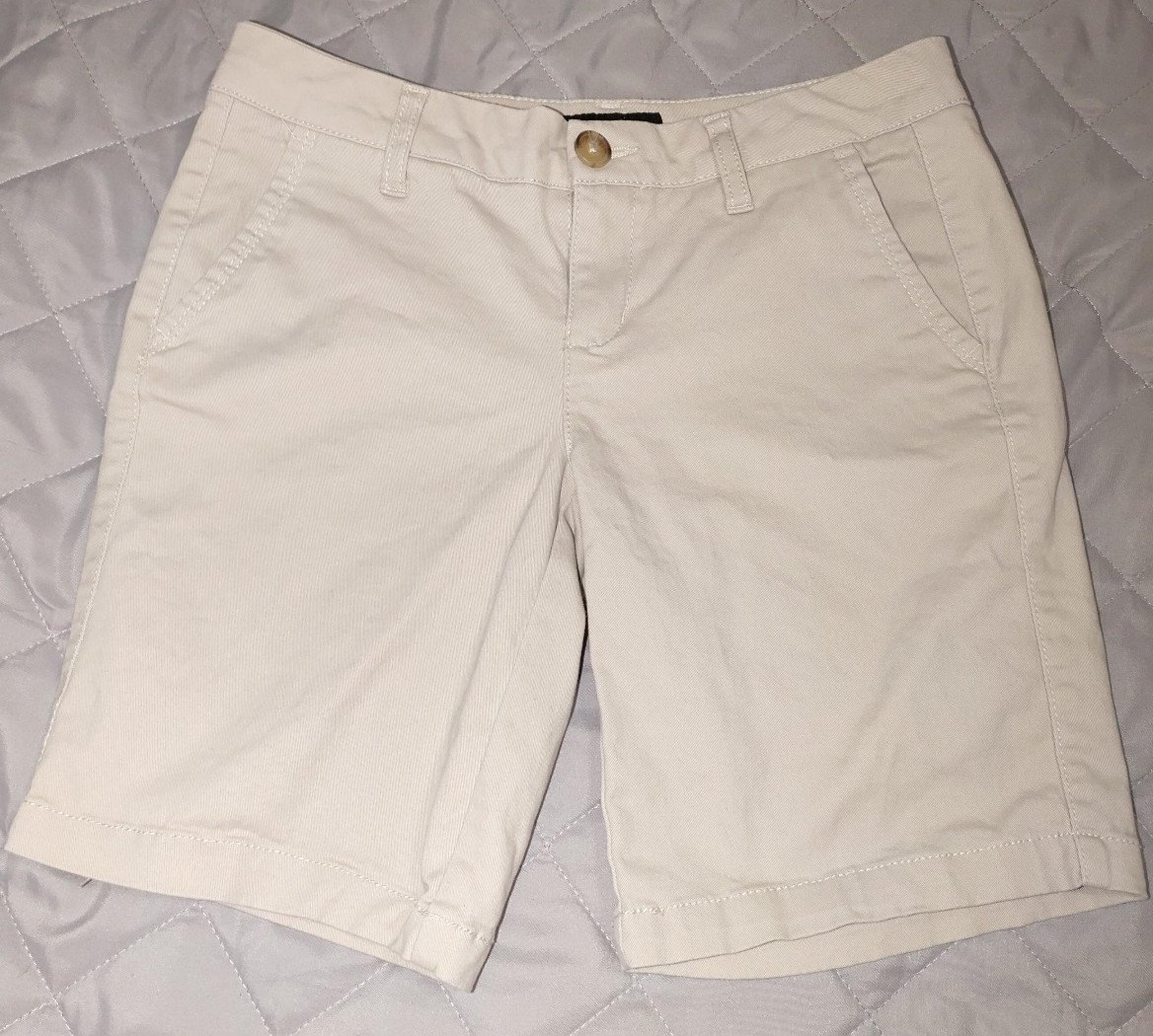 Aeropostale Womens Bermuda khaki shorts Size 2