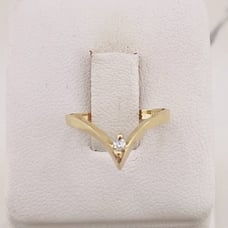 ❤️ 10k solid gold ring ❤️ Size 6 V shape band minimalist