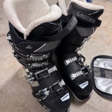 Lange Women’s RX 80 LV Ski boots 24-24.5 comes with boots, bag, helmet