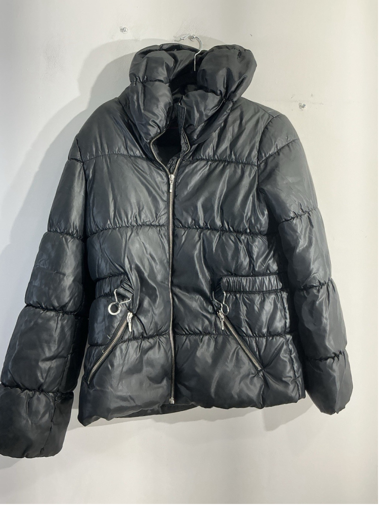 Womans H & M Quilted Puffer Coat 6 Black Belt Pockets Lined Collar Stretch