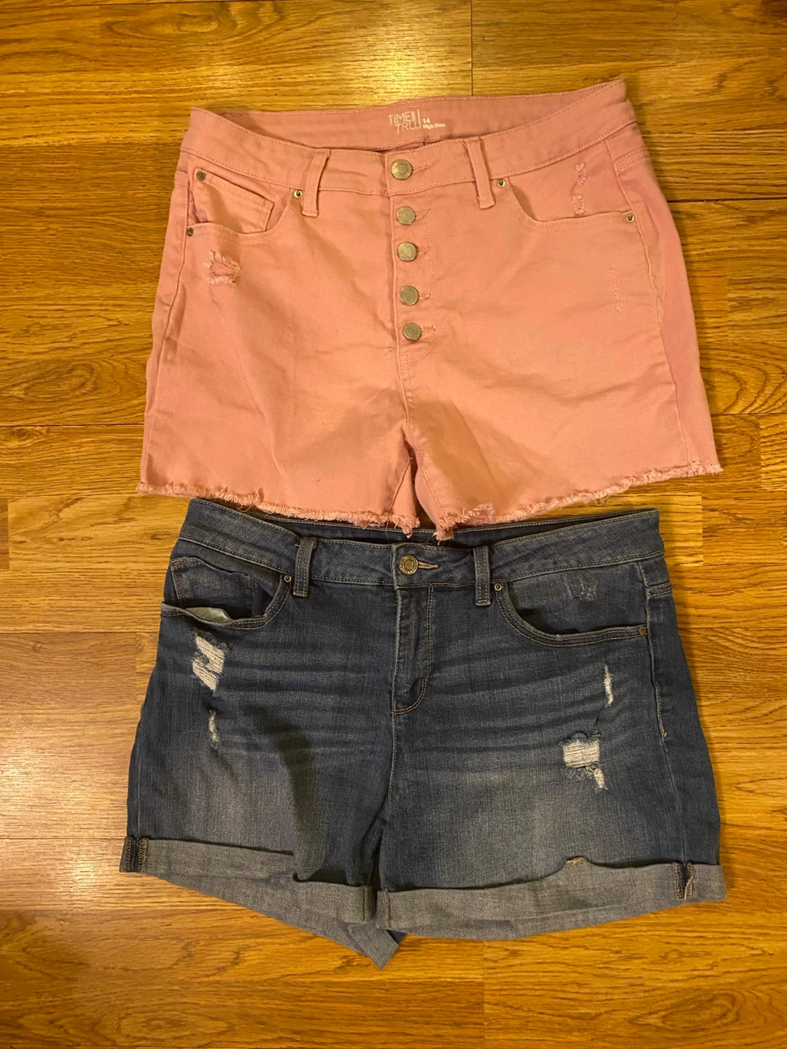 2 Time And Tru Distressed Mid Rise And High Rise Jean Shorts Bundle Size 14.