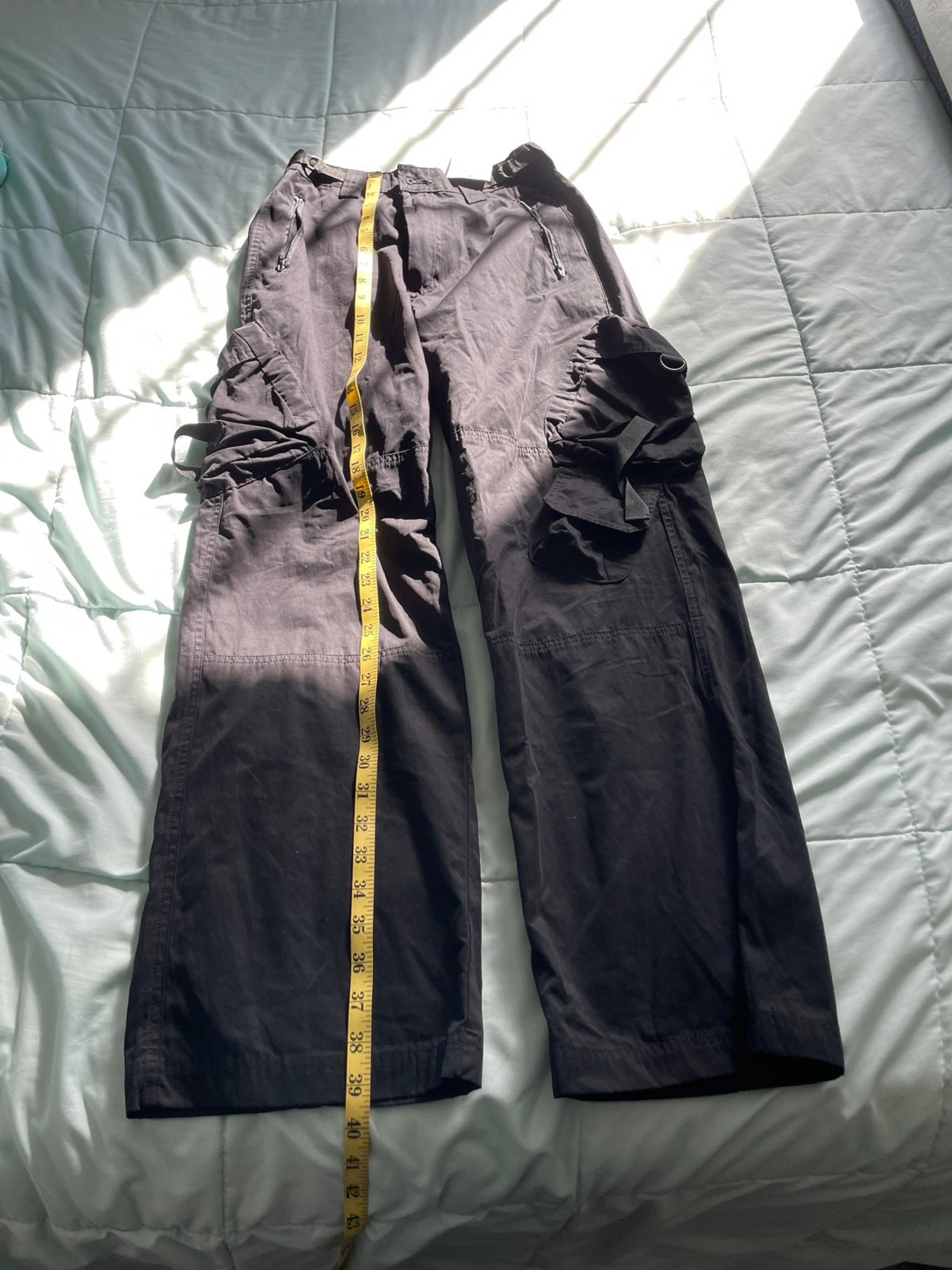New NWT forever 21 black cargo pants Multiple pockets & zippers size Small