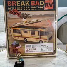 New Sealed Break Bad RV Building Set-986 Pieces with Walter White Ships from USA