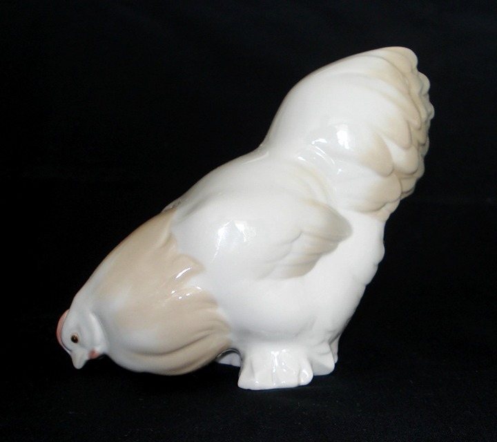 LLADRO HEN PECKING GLAZED PORCELAIN FIGURINE # 1041 RETIRED 1975 MINT